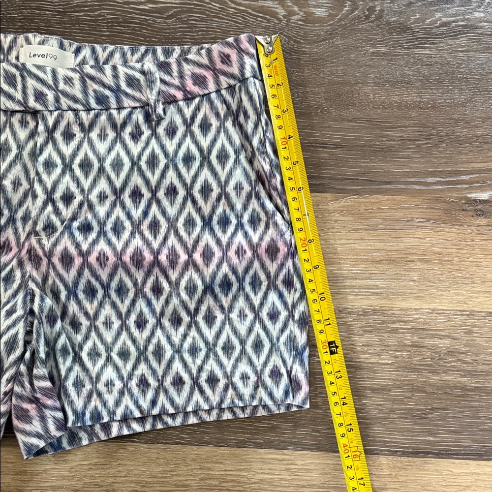 Women’s size 29 Level 99 Diamond Pattern Shorts - Picture 6 of 9